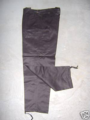 Pantalon du type US BDU<br>Couleur : NOIR<br>6 Poches<br>Fermeture claire<br>65%polyester - 35% coton<br>Tailles S au 3XL<br>D'autres coloris disponibles