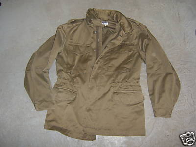 Parka Originale de l'Arme Autrichienne<br>4 poches extrieures + une poche intrieure<br>Capuche intgre<br>Cordons de resserrage<br>Modle trs proche de la veste M65 US<br>Occasion 1er choix