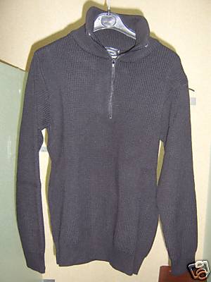 Pullover Col zipp<br>Couleur : Noir<br>100% acrylique 750gr<br>Etat Neuf