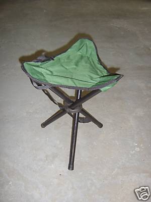 Sige 3 pieds<br>Vendu avec sa housse<br>Couleur : vert arme<br>Etat neuf